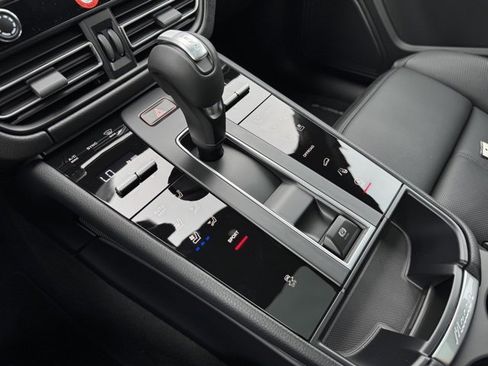 New 2026 Porsche Macan image 28