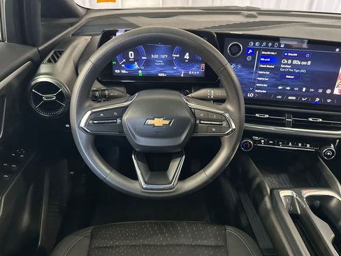 Used 2025 Chevrolet Equinox EV LT FWD image 16
