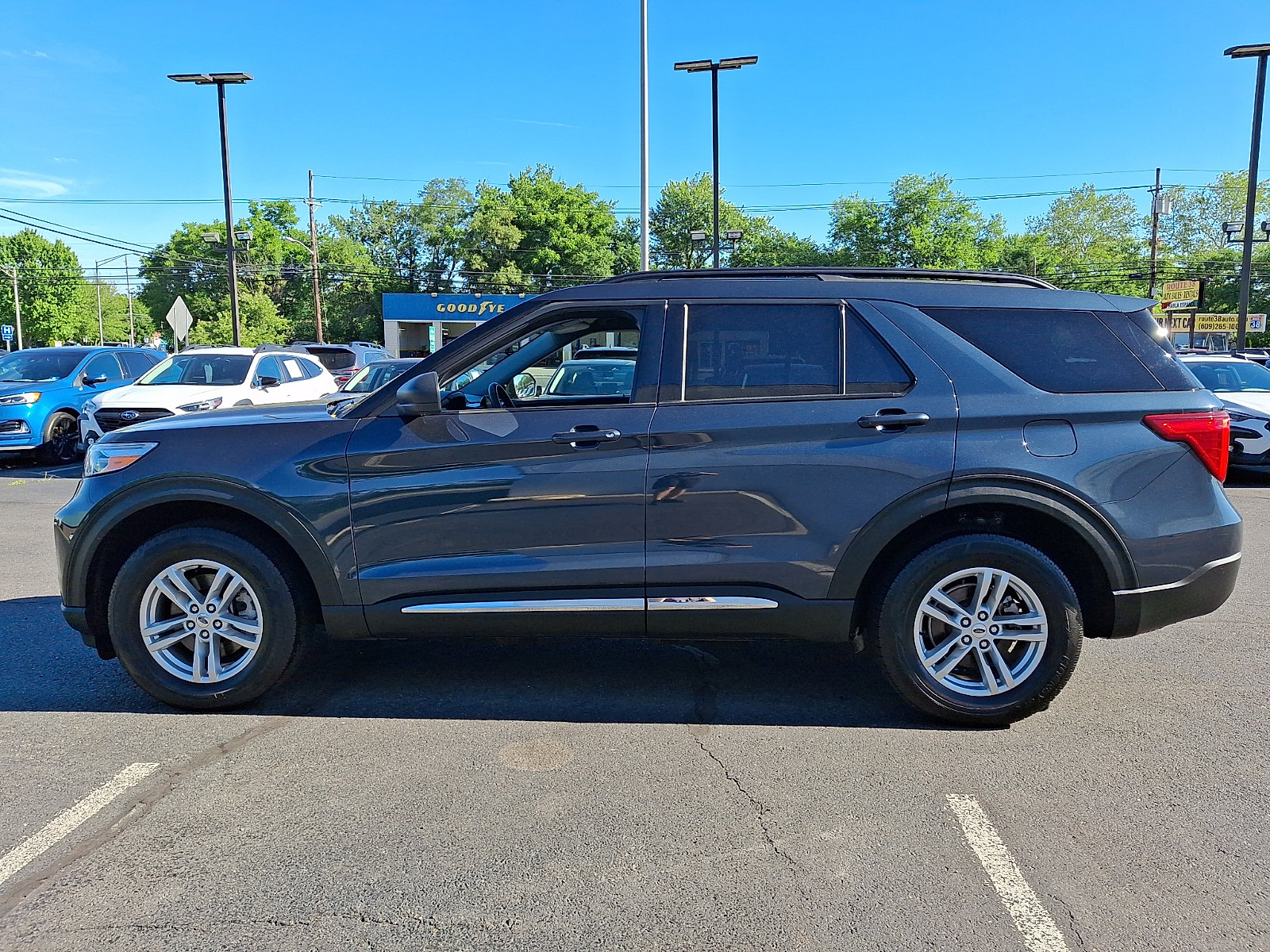 Certified 2023 Ford Explorer XLT AWD/4WD image 4