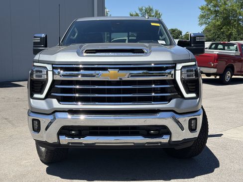 Used 2025 Chevrolet Silverado 2500 LTZ w/ LTZ Premium Package AWD/4WD image 6