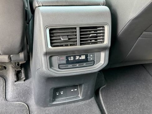 Used 2024 Volkswagen Atlas SE FWD image 14