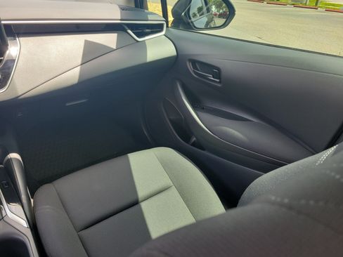 Used 2025 Toyota Corolla LE FWD image 17