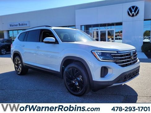 New 2026 Volkswagen Atlas SE FWD image 1