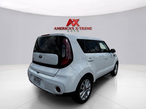 Used 2018 Kia Soul + image 5