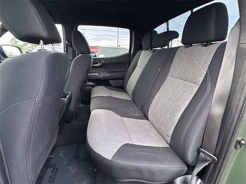 Used 2021 Toyota Tacoma TRD Off-Road image 12