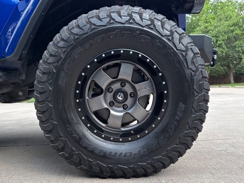 Used 2019 Jeep Wrangler Unlimited Sahara AWD/4WD image 17