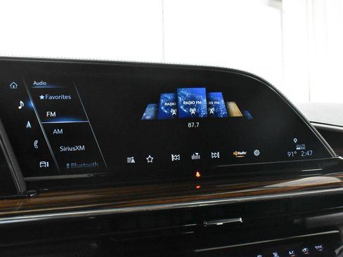 Certified 2023 Cadillac Escalade ESV Premium Luxury AWD/4WD image 16