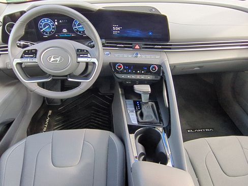 Used 2025 Hyundai Elantra SEL FWD image 10