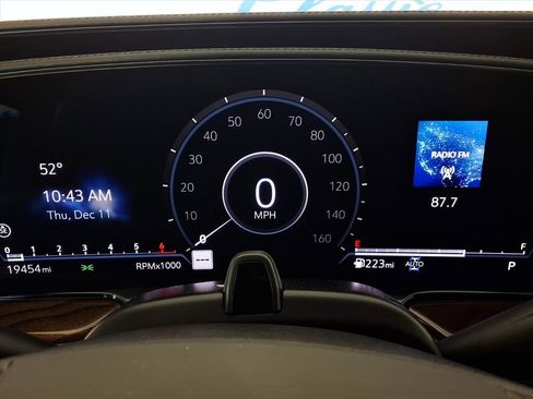 Used 2023 Cadillac Escalade Sport Platinum w/ LPO, ONYX Package image 20