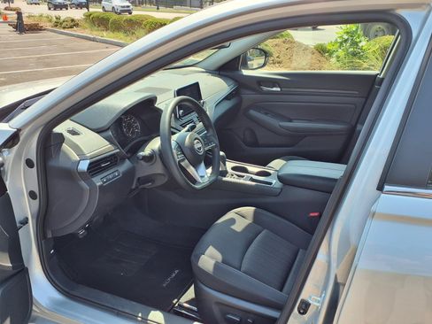 Used 2025 Nissan Altima 2.5 SV FWD image 20