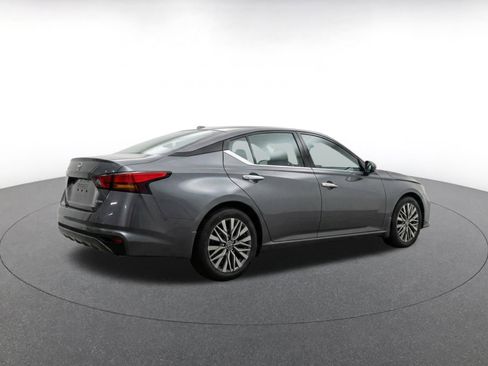 Used 2025 Nissan Altima 2.5 SV FWD image 8