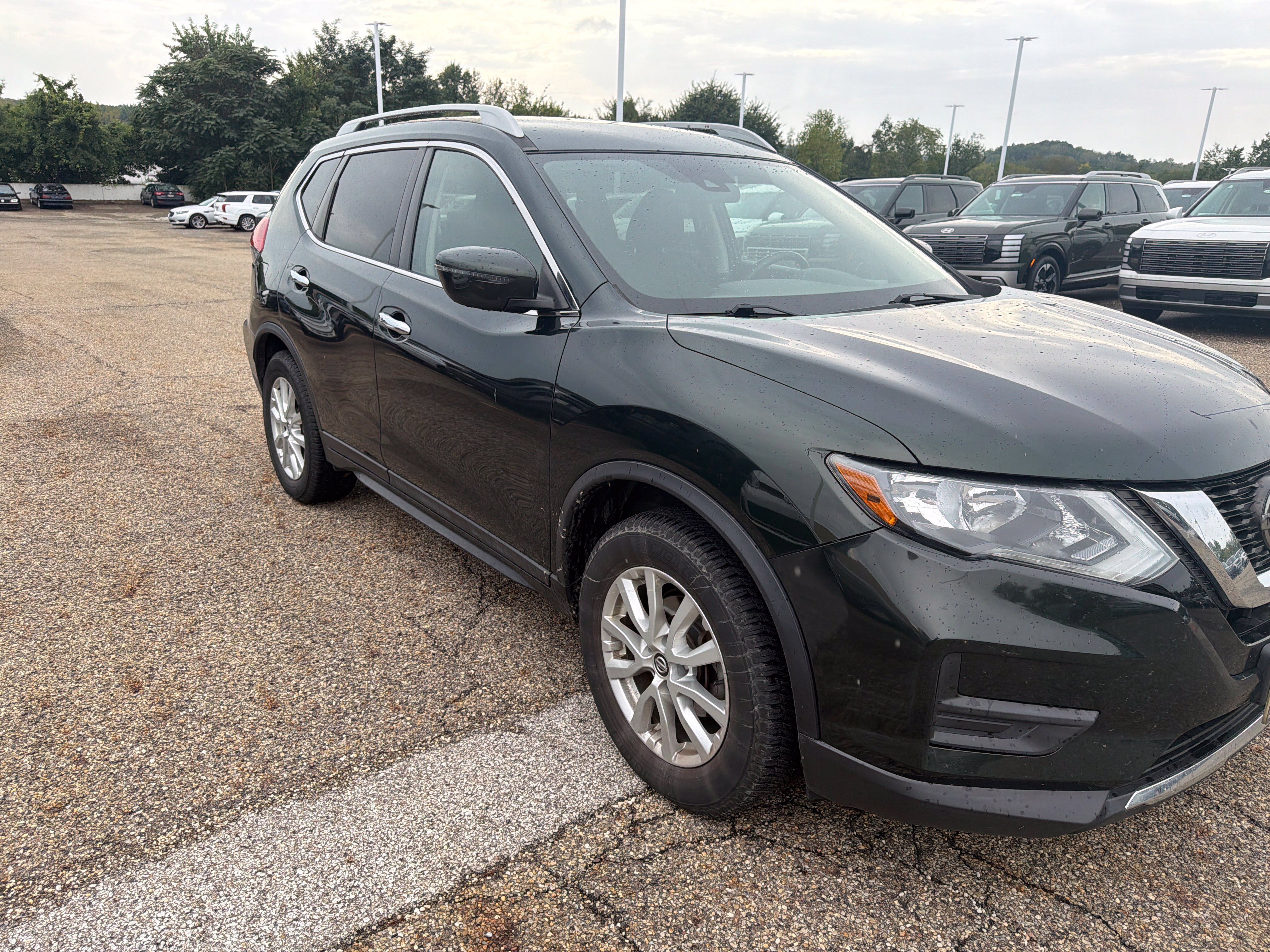 Used 2019 Nissan Rogue SV FWD image 3