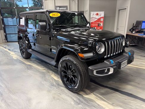 Used 2022 Jeep Wrangler Unlimited Sahara w/ Cold Weather Group AWD/4WD image 1