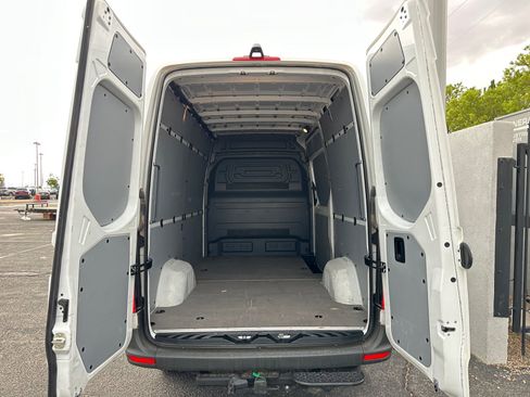 Used 2025 Mercedes-Benz Sprinter 2500 image 26