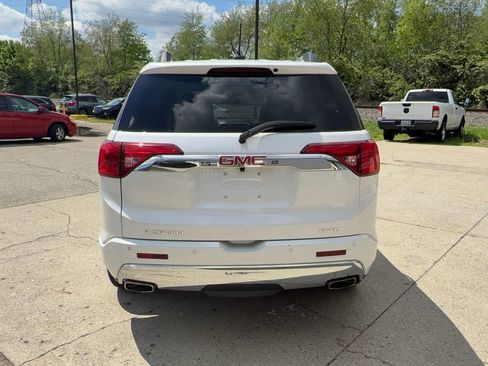 Used 2017 GMC Acadia Denali w/ Technology Package AWD/4WD image 5
