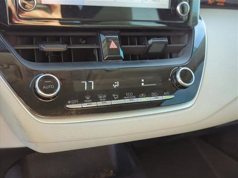 Used 2020 Toyota Corolla LE image 19