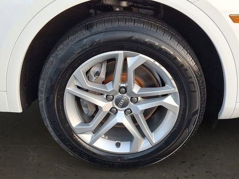 Used 2019 Audi Q5 2.0T Premium w/ Convenience Package image 9