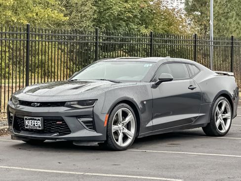 Used 2018 Chevrolet Camaro SS image 8