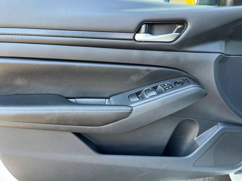 Used 2025 Nissan Altima 2.5 SV FWD image 18