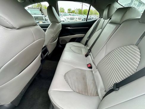 Used 2018 Toyota Camry SE FWD image 11