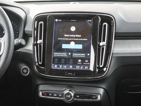 New 2026 Volvo XC40 B5 Core w/ Climate Package AWD/4WD image 24