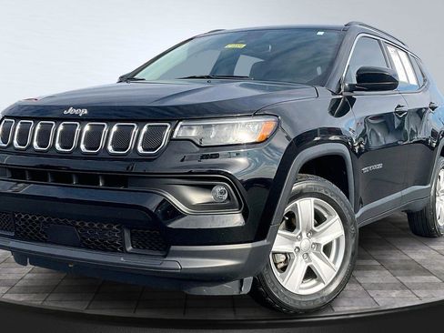 Used 2022 Jeep Compass Latitude image 13