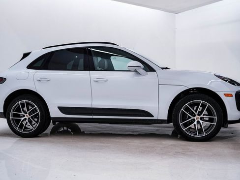 Certified 2025 Porsche Macan image 9