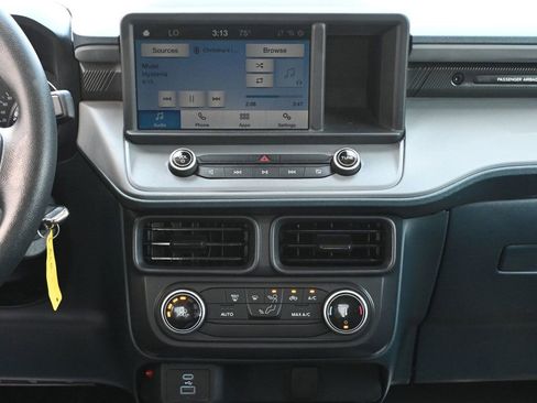 Used 2022 Ford Maverick XL FWD image 11