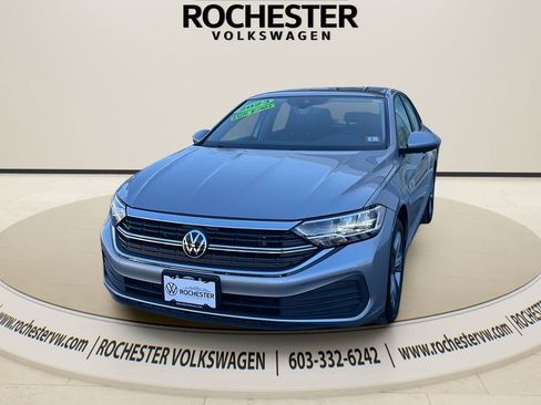 Used 2023 Volkswagen Jetta SE image 1