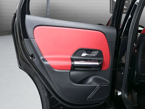 Used 2023 Mercedes-Benz GLA 250 4MATIC image 51