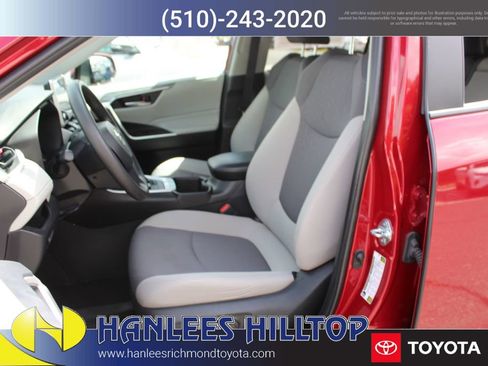 Used 2025 Toyota RAV4 XLE AWD/4WD image 12