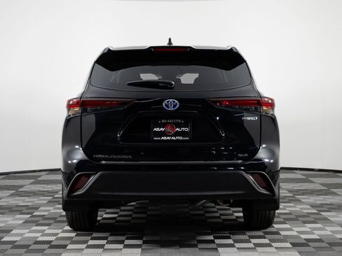 Used 2024 Toyota Highlander XLE image 6