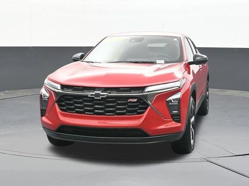 Used 2026 Chevrolet Trax RS FWD image 2