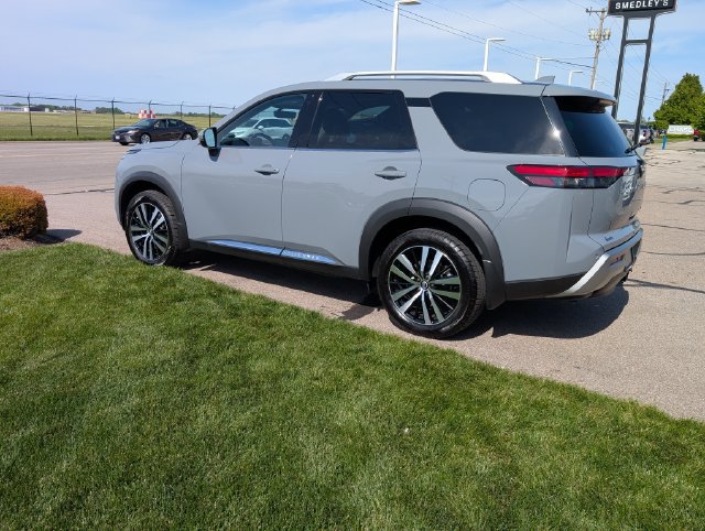 Used 2024 Nissan Pathfinder Platinum AWD/4WD image 9