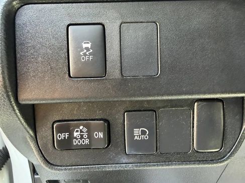 Used 2021 Toyota Tacoma SR5 w/ SR5 Appearance Package (SM) RWD image 21