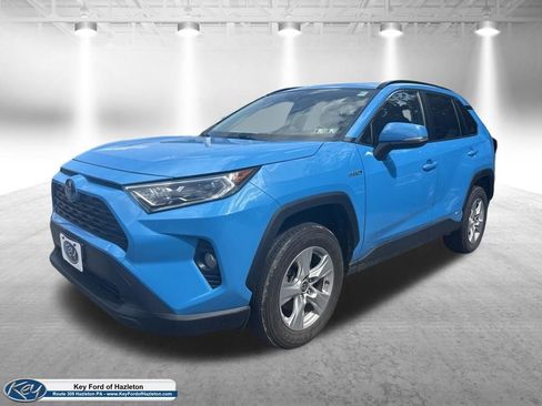 Used 2020 Toyota RAV4 XLE w/ XLE Grade Weather Package AWD/4WD image 3