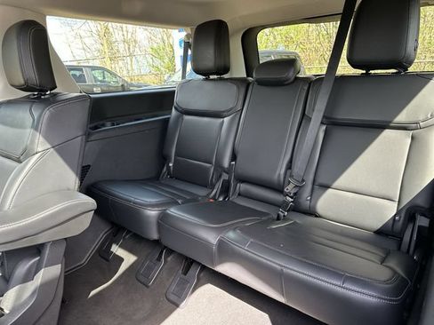 Used 2025 Ford Expedition Max Platinum w/ Driver's Package AWD/4WD image 28