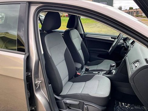Used 2016 Volkswagen e-Golf SE FWD image 10