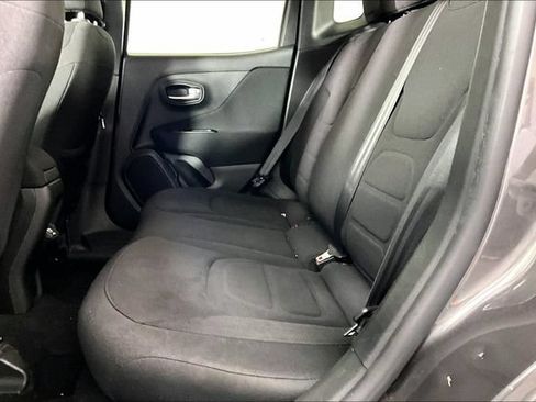 Used 2020 Jeep Renegade Latitude FWD image 2