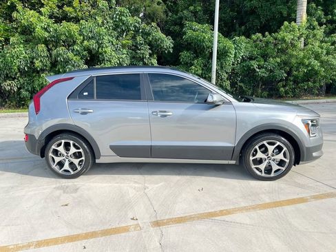 Used 2023 Kia Niro EX FWD image 8