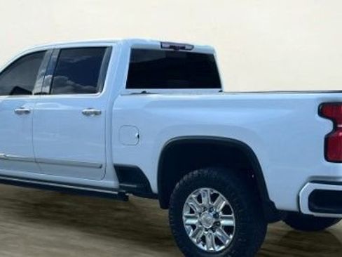 Used 2024 Chevrolet Silverado 3500 High Country w/ Technology Package AWD/4WD image 2