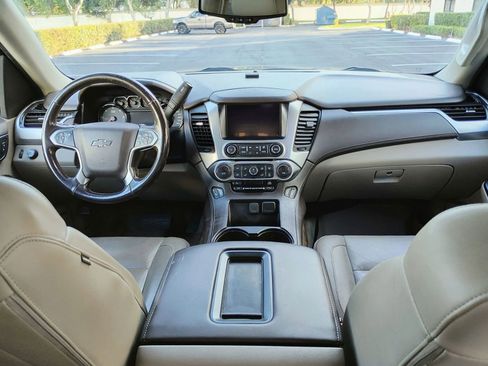 Used 2019 Chevrolet Suburban LT image 21