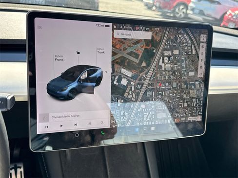 Used 2021 Tesla Model Y Long Range image 11