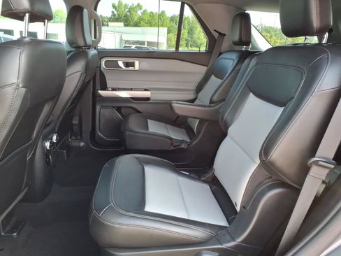 Used 2023 Ford Explorer XLT w/ Equipment Group 202A RWD image 17