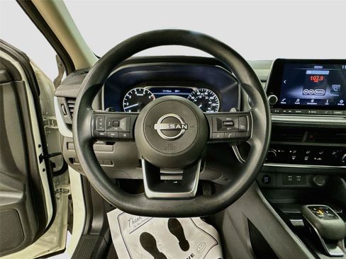Used 2024 Nissan Rogue S AWD/4WD image 11