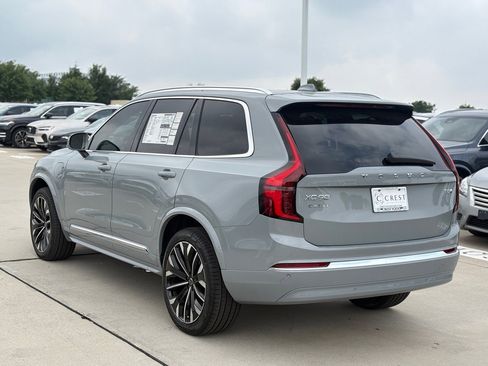 New 2025 Volvo XC90 T8 Core image 3