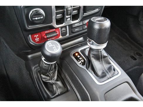 Used 2024 Jeep Gladiator Overland AWD/4WD image 24