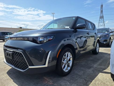 Used 2025 Kia Soul LX w/ LX Technology Package FWD image 1