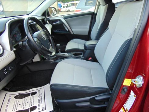 Used 2018 Toyota RAV4 XLE w/ Plus Extra Value Package FWD image 18