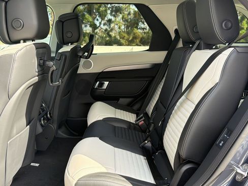 New 2026 Land Rover Discovery Limited Edition AWD/4WD image 23